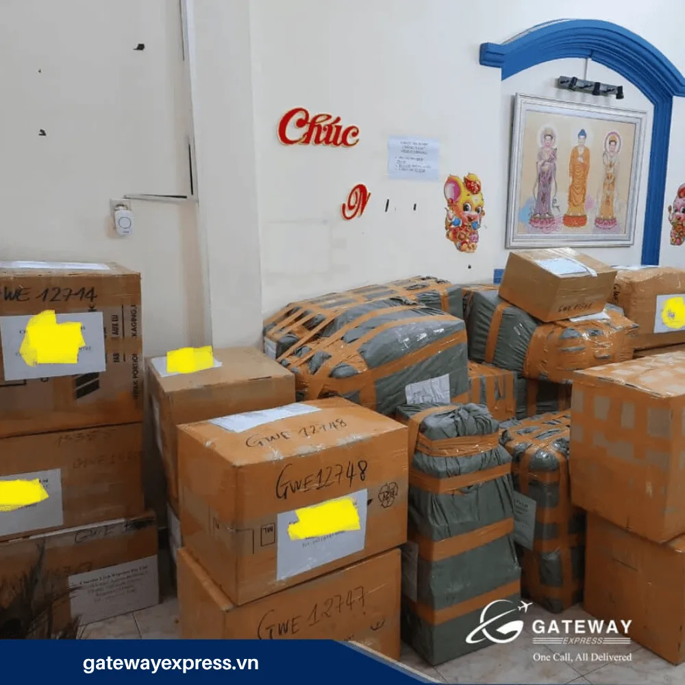Kiện hàng được đóng gói cẩn thận chờ gửi đi